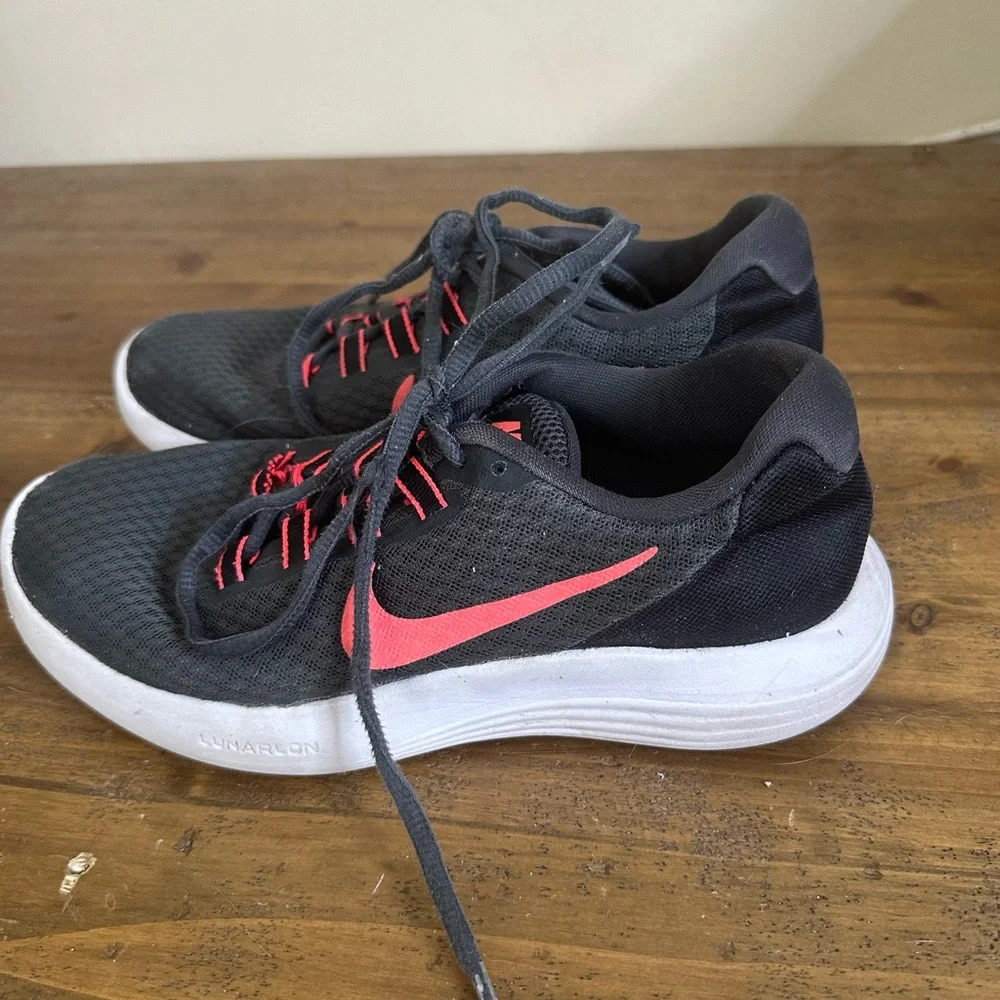 Womans Gray Hot Pink Nike Lunarlon running Shoes size 6.5